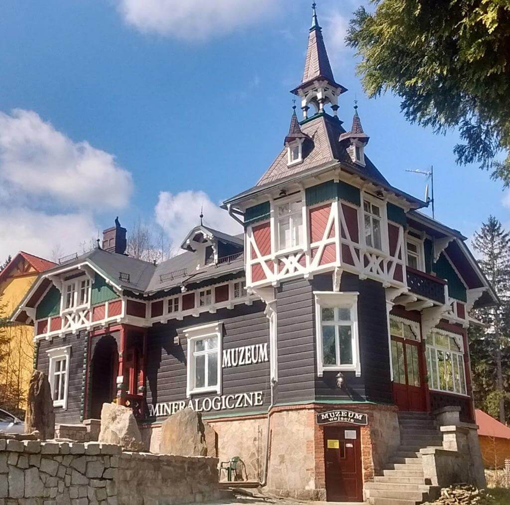 Muzeum Mineralogiczne w Szklarskiej Porębie: minerały, skamieniałości i dinozaury